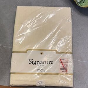 Signature Ivory Tablecloth oblong 60x84. NWT. Retails for $46